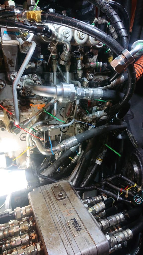 重機油圧ホース修理フランジアダプター使用