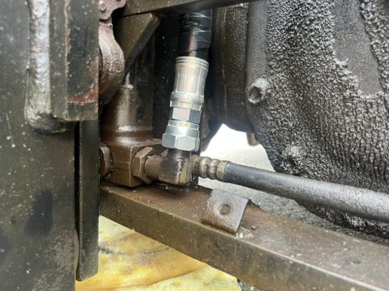 修理した油圧ホースの接続部