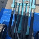 ブルーシートに６本のホース