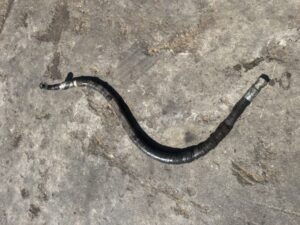 地面に一本のホース