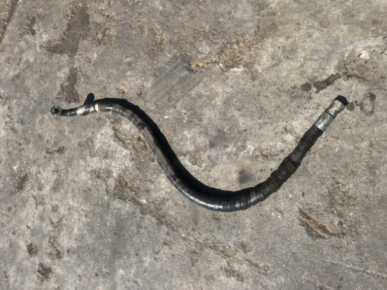 地面に一本のホース