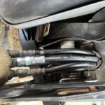 重機の内部　複数のホース