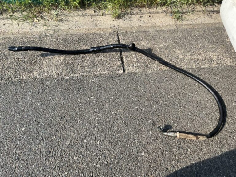 地面に1本のホース