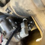 黄色い重機にホース