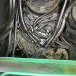 重機内部に繋がっている複数のホース