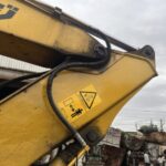 黄色い重機にホース