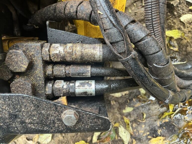 重機に繋がったホース