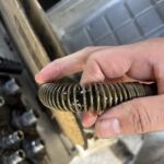 油漏れしている箇所を持っている